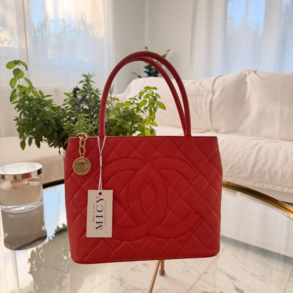 Chanel | 2003-2004 Caviar Medallion tote bag