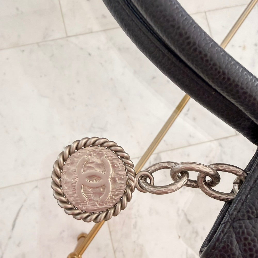 Chanel | 2003-2004 Caviar Medallion tote bag