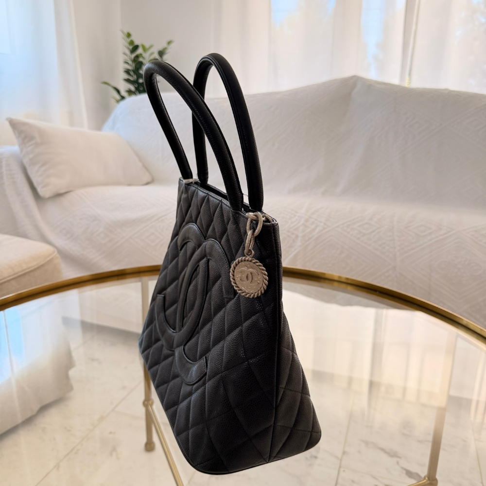 Chanel | 2003-2004 Caviar Medallion tote bag
