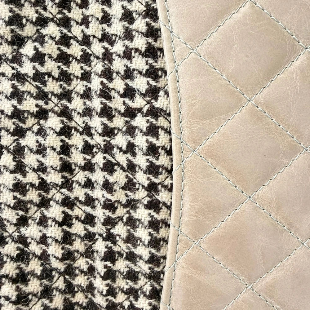 Chanel | 2015-2016 Medium Chanel Tabatière Tweed & Calfskin Kisslock Crossbody Bag