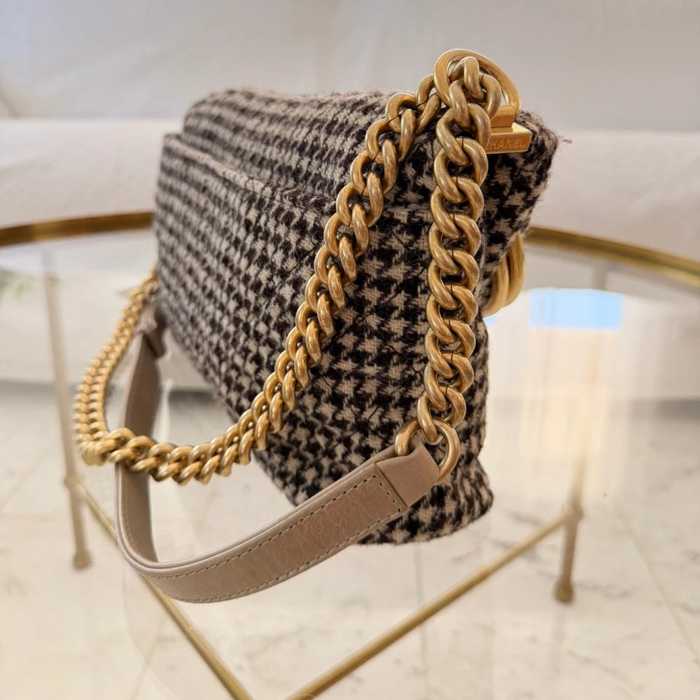 Chanel | 2015-2016 Medium Chanel Tabatière Tweed & Calfskin Kisslock Crossbody Bag