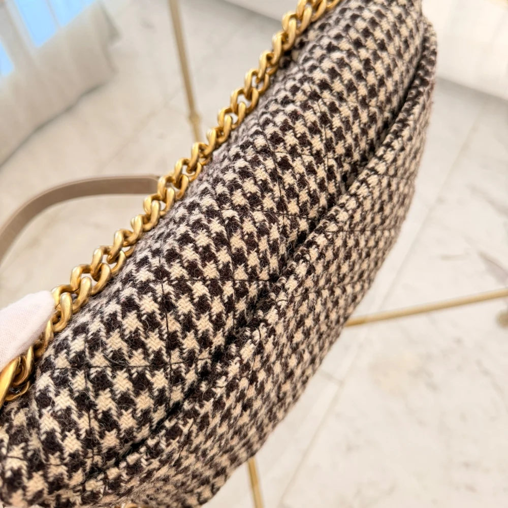 Chanel | 2015-2016 Medium Chanel Tabatière Tweed & Calfskin Kisslock Crossbody Bag