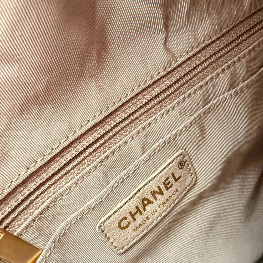 Chanel | 2015-2016 Medium Chanel Tabatière Tweed & Calfskin Kisslock Crossbody Bag