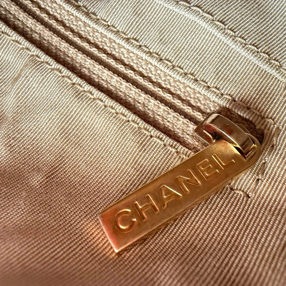 Chanel | 2015-2016 Medium Chanel Tabatière Tweed & Calfskin Kisslock Crossbody Bag
