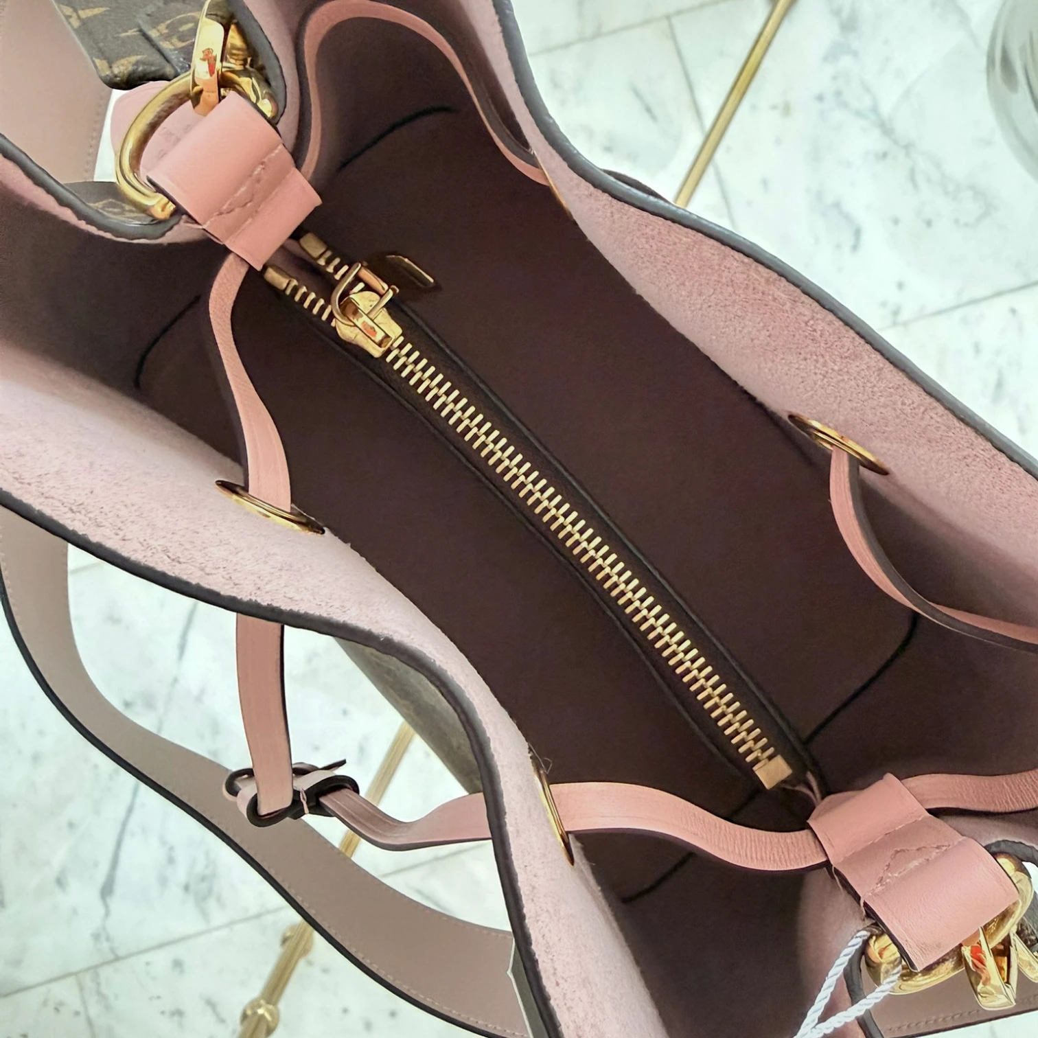 Louis Vuitton  |  Monogram Neonoe MM bucket bag
