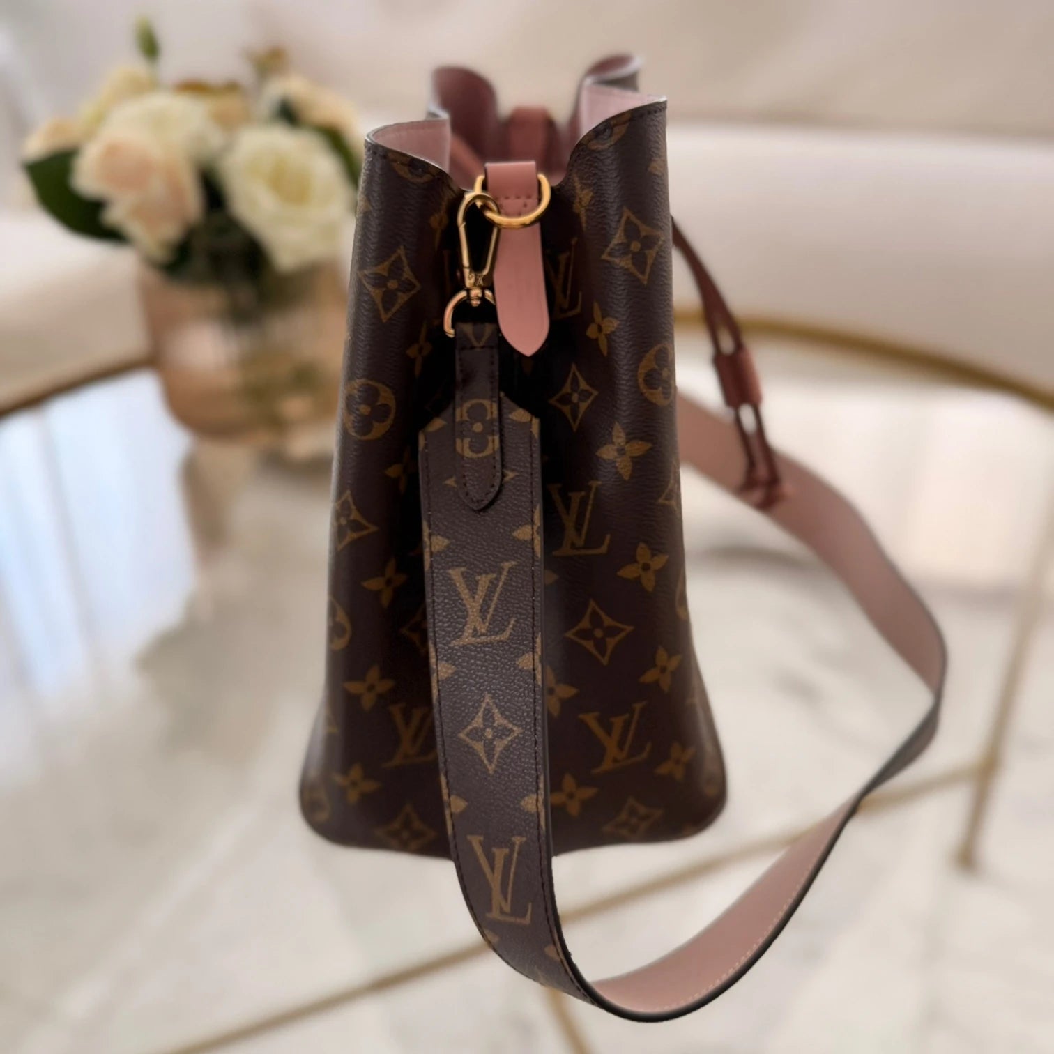Louis Vuitton  |  Monogram Neonoe MM bucket bag
