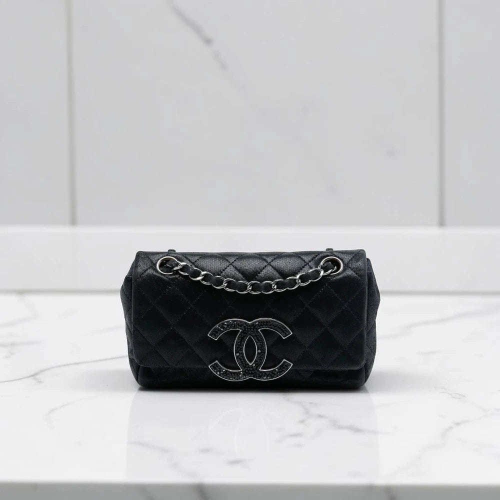 Chanel  | Iridescent Caviar Crystal CC Wallet On Chain crossbody bag