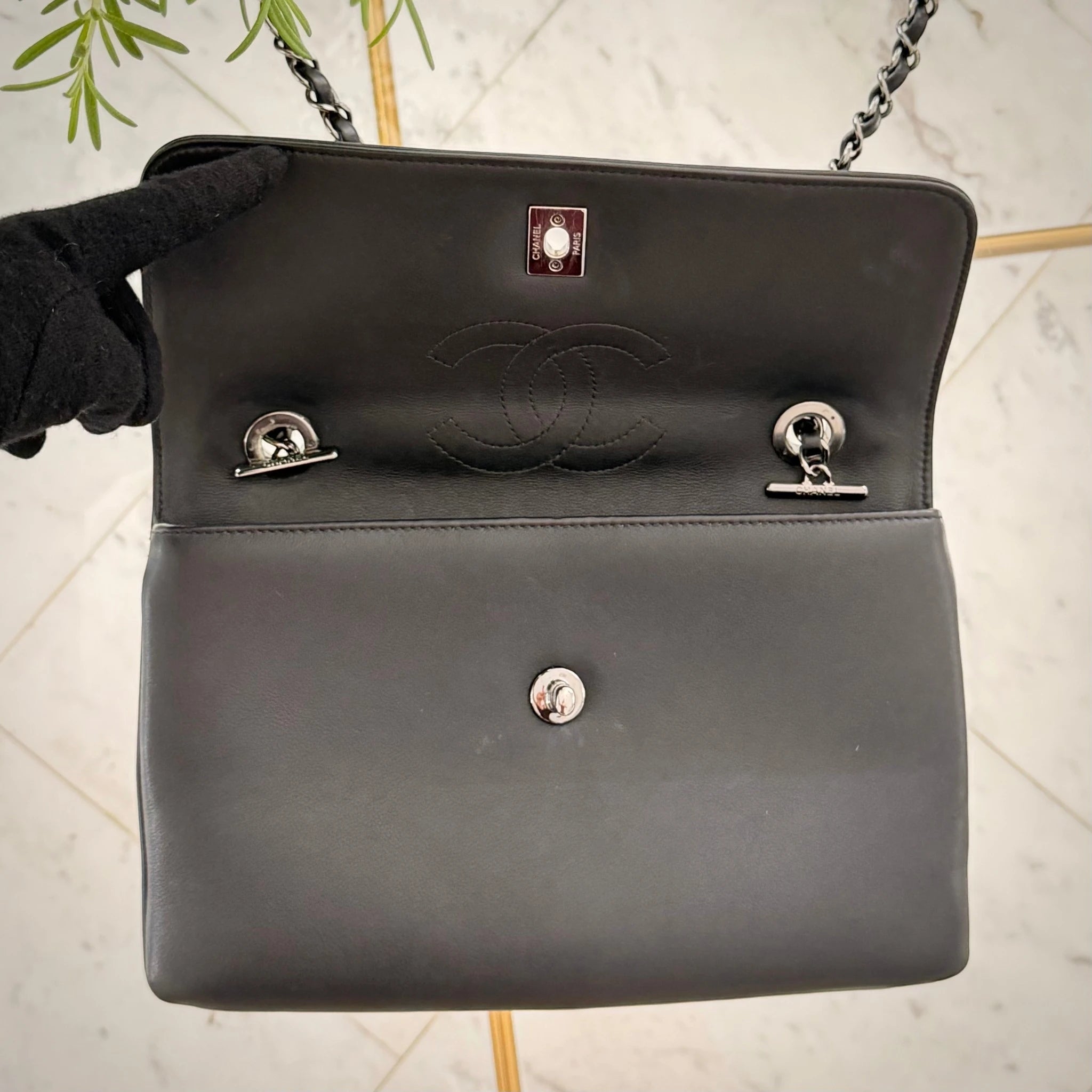 Chanel | Medium Lambskin CC Flap shoulder bag